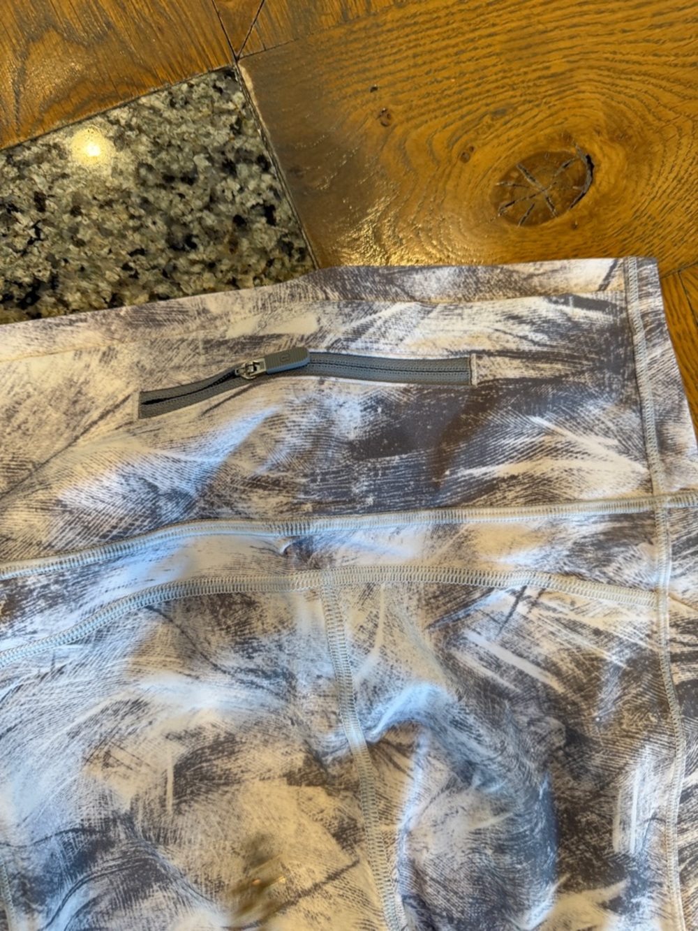 lululemon athletica Gray & White Abstract Print Leggings - Picture 4 of 5